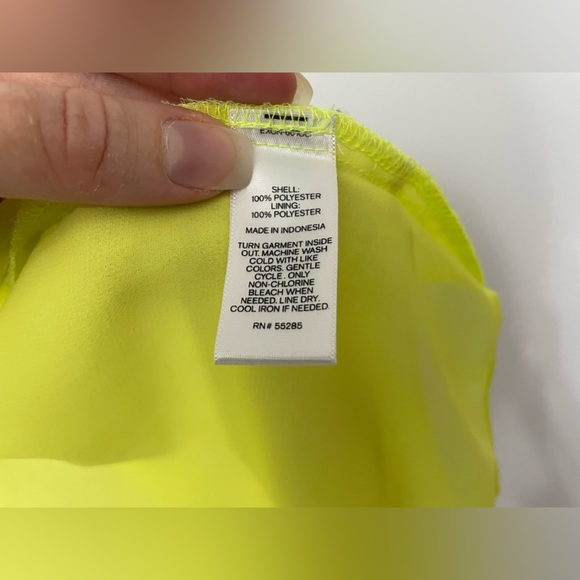 EXPRESS Yellow and White Sleeveless Blouse - Picture 3 of 4